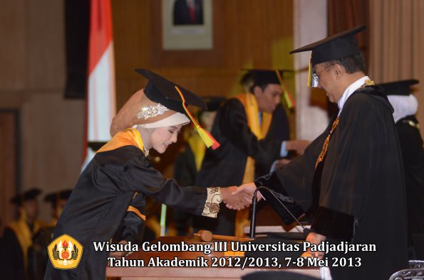 wisuda-unpad-gel-iii-ta-2012_2013-fakultas-mipa-oleh-rektor-036