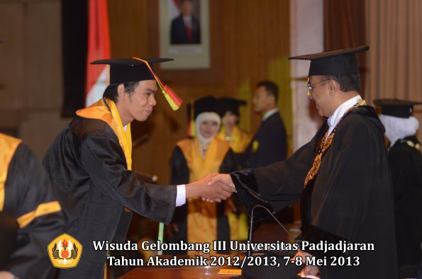 wisuda-unpad-gel-iii-ta-2012_2013-fakultas-mipa-oleh-rektor-064