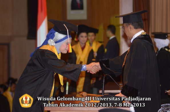 wisuda-unpad-gel-iii-ta-2012_2013-fakultas-mipa-oleh-rektor-101