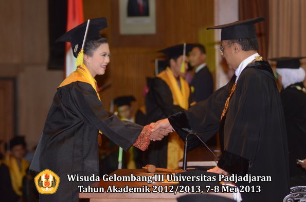 wisuda-unpad-gel-iii-ta-2012_2013-fakultas-mipa-oleh-rektor-102