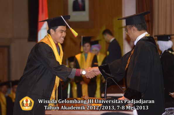 wisuda-unpad-gel-iii-ta-2012_2013-fakultas-mipa-oleh-rektor-103