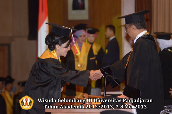 wisuda-unpad-gel-iii-ta-2012_2013-fakultas-mipa-oleh-rektor-104