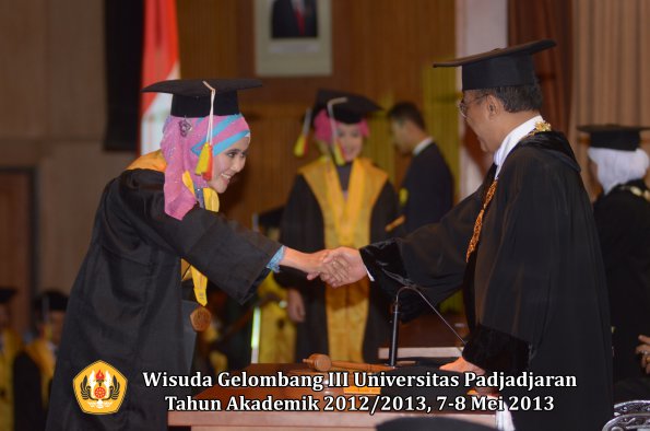 wisuda-unpad-gel-iii-ta-2012_2013-fakultas-mipa-oleh-rektor-105