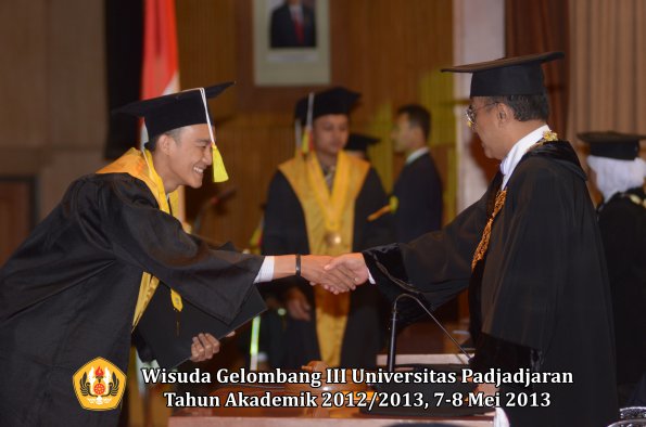 wisuda-unpad-gel-iii-ta-2012_2013-fakultas-mipa-oleh-rektor-110