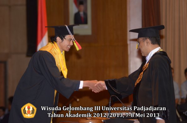 wisuda-unpad-gel-iii-ta-2012_2013-fakultas-mipa-oleh-rektor-114