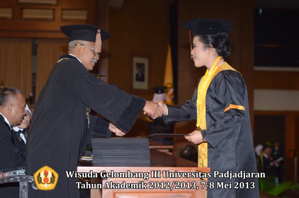 wisuda-unpad-gel-iii-ta-2012_2013-fakultas-peternakan-oleh-dekan-028