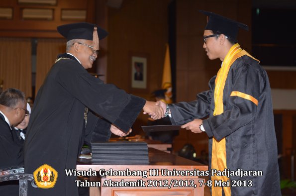 wisuda-unpad-gel-iii-ta-2012_2013-fakultas-peternakan-oleh-dekan-035