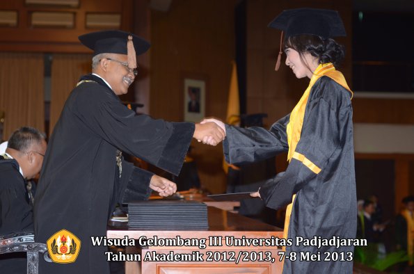 wisuda-unpad-gel-iii-ta-2012_2013-fakultas-peternakan-oleh-dekan-038