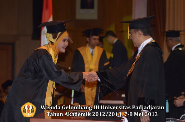 wisuda-unpad-gel-iii-ta-2012_2013-fakultas-peternakan-oleh-rektor-012