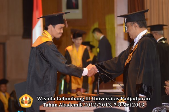 wisuda-unpad-gel-iii-ta-2012_2013-fakultas-peternakan-oleh-rektor-016