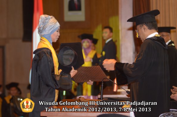 wisuda-unpad-gel-iii-ta-2012_2013-fakultas-peternakan-oleh-rektor-020