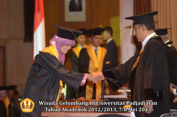 wisuda-unpad-gel-iii-ta-2012_2013-fakultas-peternakan-oleh-rektor-023