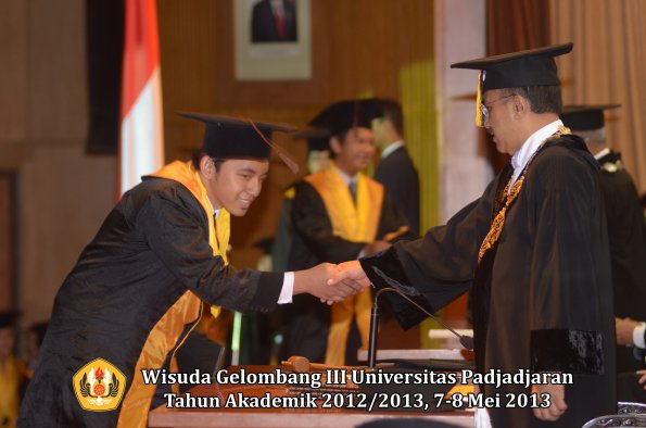 wisuda-unpad-gel-iii-ta-2012_2013-fakultas-peternakan-oleh-rektor-024