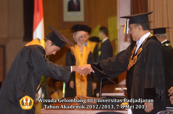 wisuda-unpad-gel-iii-ta-2012_2013-fakultas-peternakan-oleh-rektor-027