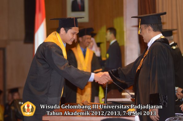 wisuda-unpad-gel-iii-ta-2012_2013-fakultas-peternakan-oleh-rektor-029