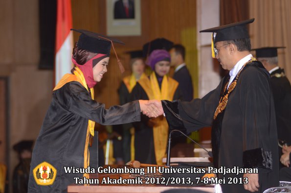 wisuda-unpad-gel-iii-ta-2012_2013-fakultas-peternakan-oleh-rektor-035