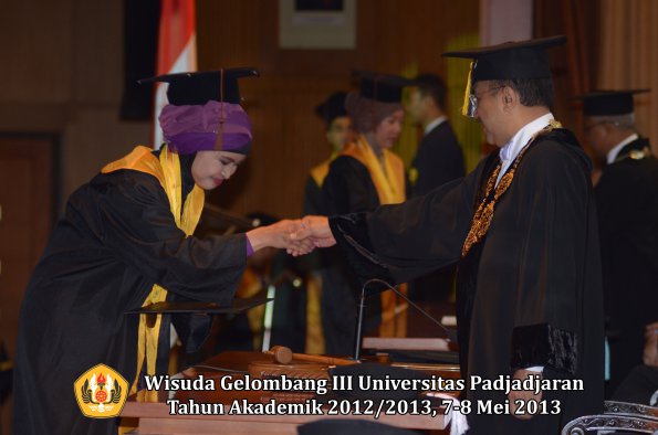 wisuda-unpad-gel-iii-ta-2012_2013-fakultas-peternakan-oleh-rektor-036