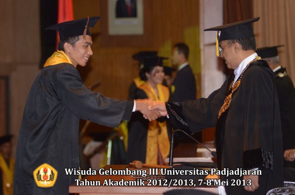 wisuda-unpad-gel-iii-ta-2012_2013-fakultas-peternakan-oleh-rektor-040