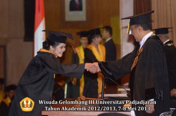 wisuda-unpad-gel-iii-ta-2012_2013-fakultas-peternakan-oleh-rektor-041