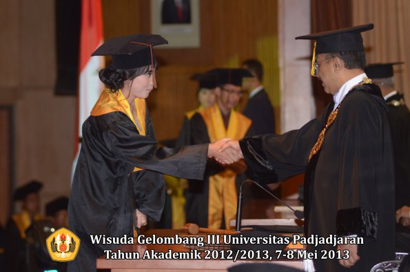 wisuda-unpad-gel-iii-ta-2012_2013-fakultas-peternakan-oleh-rektor-042