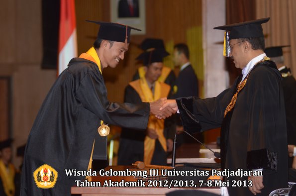 wisuda-unpad-gel-iii-ta-2012_2013-fakultas-peternakan-oleh-rektor-048