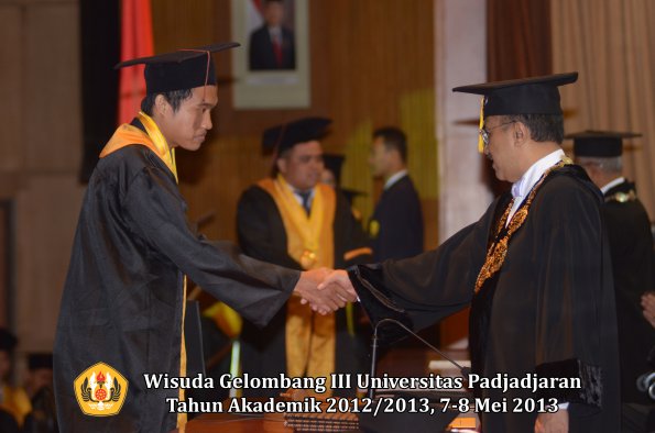 wisuda-unpad-gel-iii-ta-2012_2013-fakultas-peternakan-oleh-rektor-050