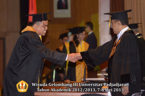 wisuda-unpad-gel-iii-ta-2012_2013-fakultas-peternakan-oleh-rektor-051