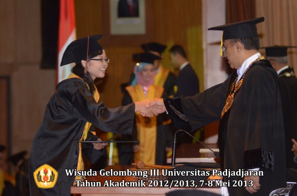 wisuda-unpad-gel-iii-ta-2012_2013-fakultas-peternakan-oleh-rektor-052