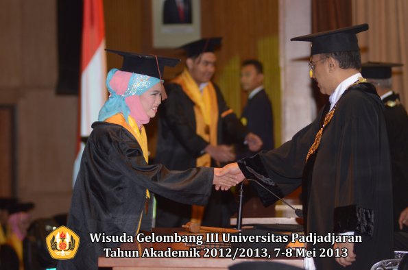 wisuda-unpad-gel-iii-ta-2012_2013-fakultas-peternakan-oleh-rektor-053