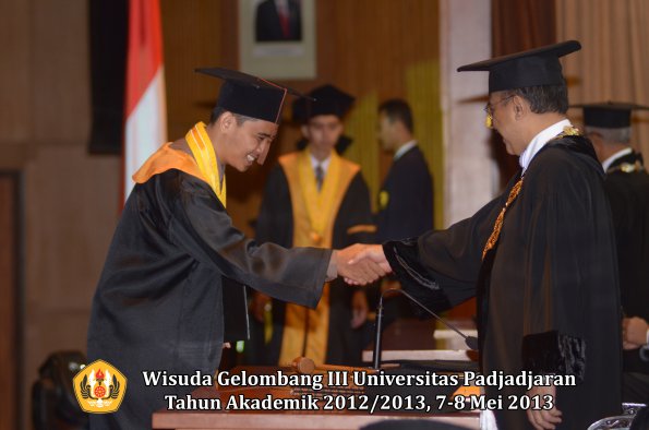 wisuda-unpad-gel-iii-ta-2012_2013-fakultas-peternakan-oleh-rektor-057