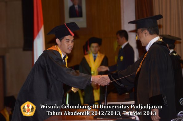 wisuda-unpad-gel-iii-ta-2012_2013-fakultas-hukum-oleh-rektor-101