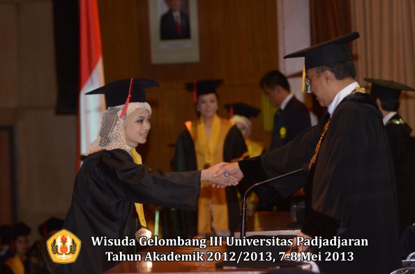 wisuda-unpad-gel-iii-ta-2012_2013-fakultas-hukum-oleh-rektor-130