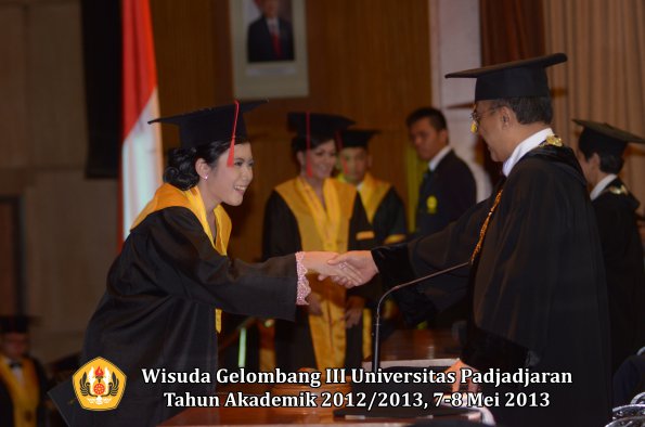 wisuda-unpad-gel-iii-ta-2012_2013-fakultas-hukum-oleh-rektor-144