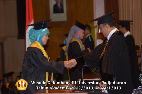 wisuda-unpad-gel-iii-ta-2012_2013-fakultas-ilmu-budaya-oleh-rektor-120