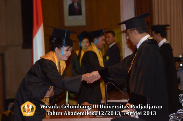 wisuda-unpad-gel-iii-ta-2012_2013-fakultas-ilmu-budaya-oleh-rektor-144