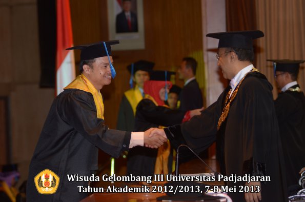 wisuda-unpad-gel-iii-ta-2012_2013-fakultas-ilmu-keperawatan-oleh-rektor-001