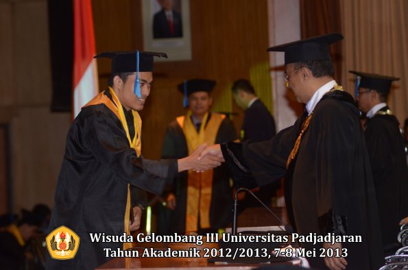 wisuda-unpad-gel-iii-ta-2012_2013-fakultas-ilmu-keperawatan-oleh-rektor-006