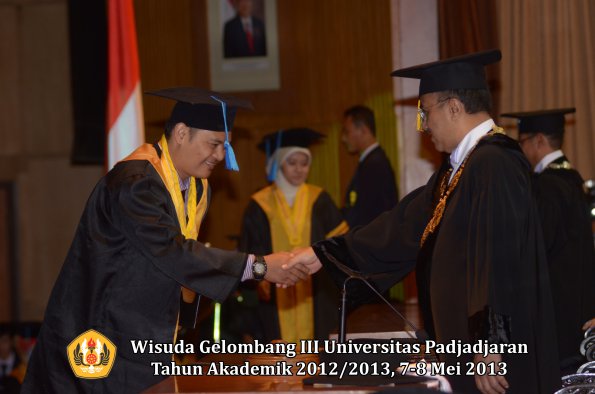 wisuda-unpad-gel-iii-ta-2012_2013-fakultas-ilmu-keperawatan-oleh-rektor-007