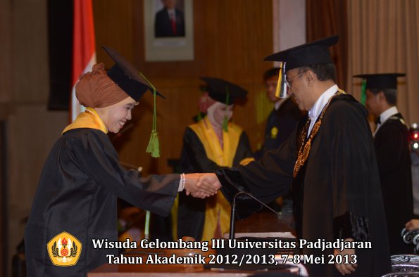wisuda-unpad-gel-iii-ta-2012_2013-fakultas-kedokteran-oleh-rektor-001