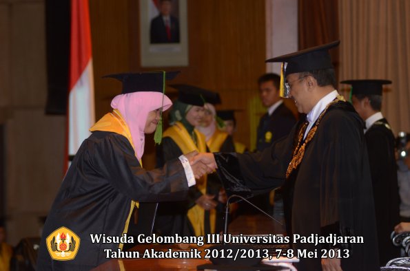 wisuda-unpad-gel-iii-ta-2012_2013-fakultas-kedokteran-oleh-rektor-004