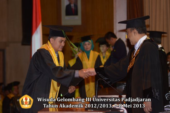 wisuda-unpad-gel-iii-ta-2012_2013-fakultas-kedokteran-oleh-rektor-026