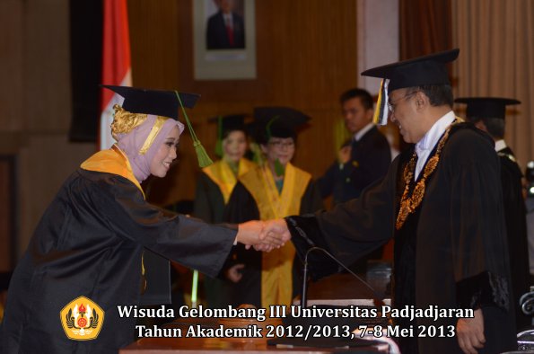 wisuda-unpad-gel-iii-ta-2012_2013-fakultas-kedokteran-oleh-rektor-028