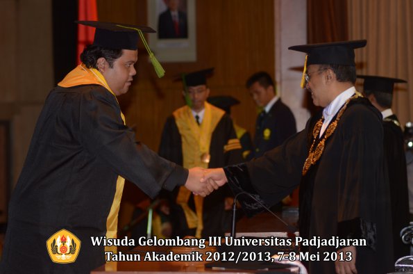 wisuda-unpad-gel-iii-ta-2012_2013-fakultas-kedokteran-oleh-rektor-033