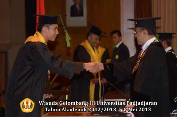 wisuda-unpad-gel-iii-ta-2012_2013-fakultas-kedokteran-oleh-rektor-045