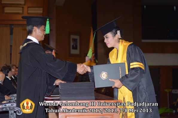 wisuda-unpad-gel-iii-ta-2012_2013-fakultas-kedokteran-oleh-dekan-007