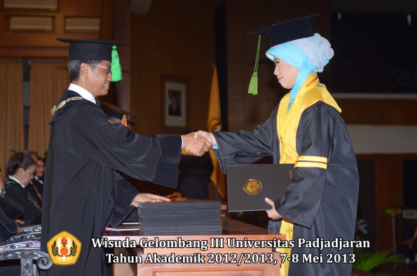 wisuda-unpad-gel-iii-ta-2012_2013-fakultas-kedokteran-oleh-dekan-015