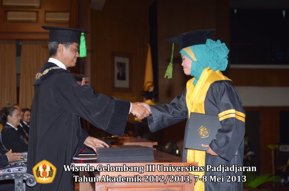 wisuda-unpad-gel-iii-ta-2012_2013-fakultas-kedokteran-oleh-dekan-025