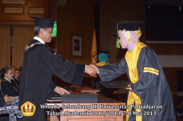 wisuda-unpad-gel-iii-ta-2012_2013-fakultas-kedokteran-oleh-dekan-026