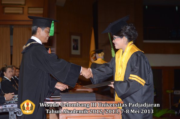 wisuda-unpad-gel-iii-ta-2012_2013-fakultas-kedokteran-oleh-dekan-027