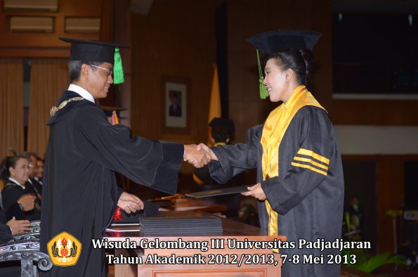 wisuda-unpad-gel-iii-ta-2012_2013-fakultas-kedokteran-oleh-dekan-028